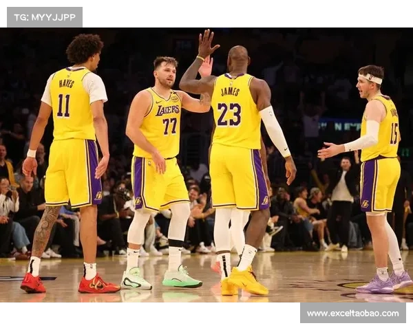 NBA常规赛:湖人胜快船 NBA常规赛:湖人胜快船